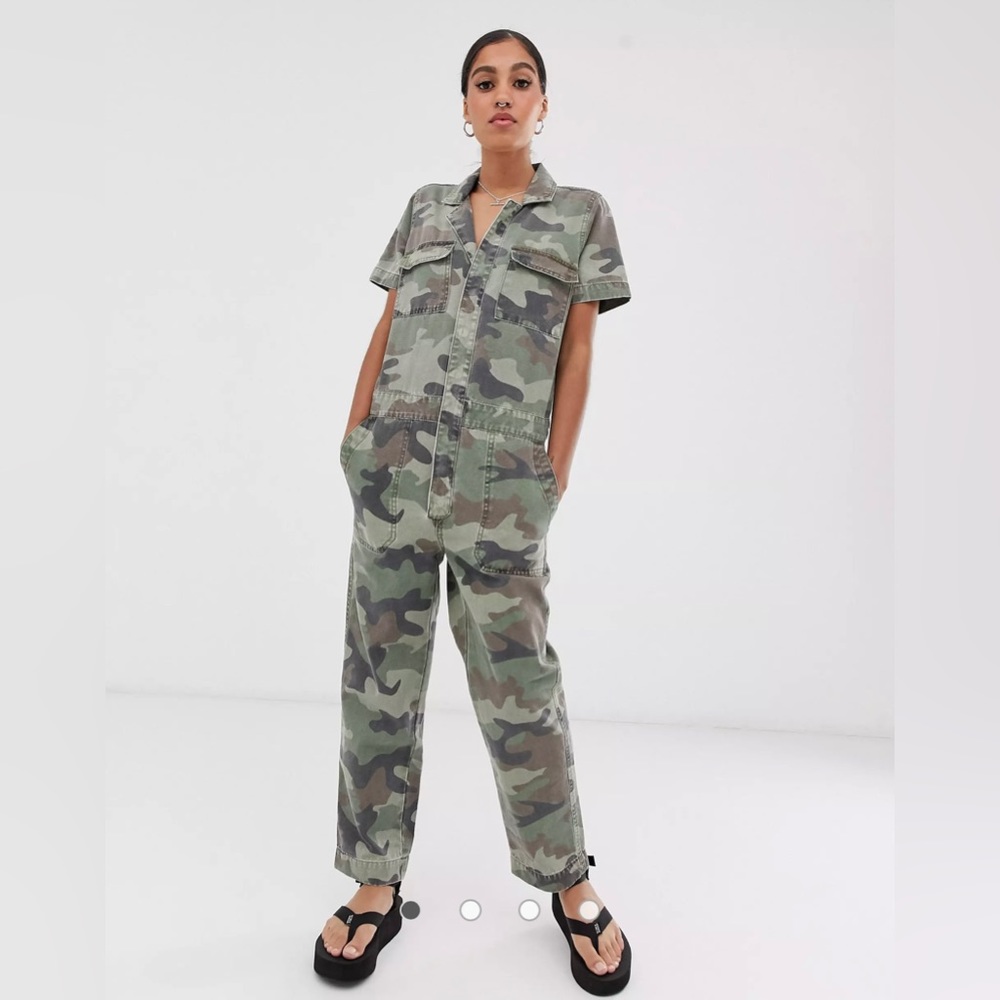 Urban outfitters camo boiler suit jumpsuit M/L super cute & flattering EUC - Picture 5 of 6